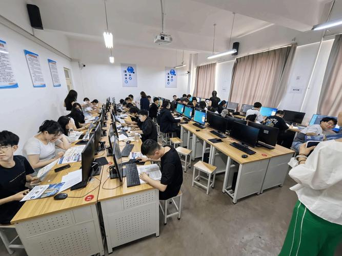 重載聚力，智啟未來(lái) 解碼全球領(lǐng)先重載AGV企業(yè)的硬核實(shí)力與智慧工廠藍(lán)圖